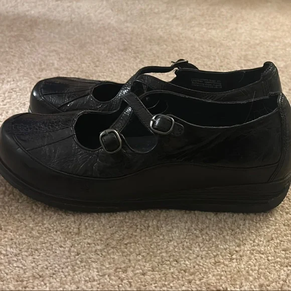 Dansko Black Flats with Comfort and Style - Picture 6 of 7